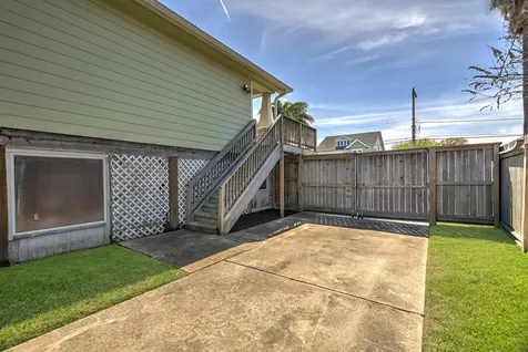 1618 Bayou Shore Drive Galveston TX 77551