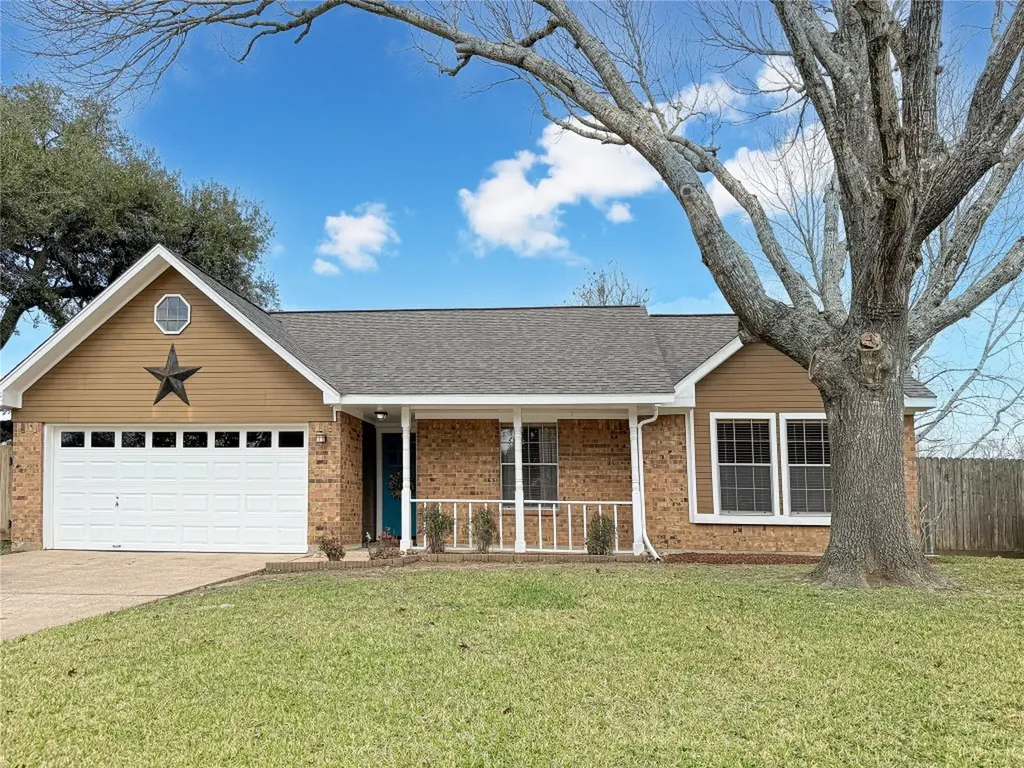 419 Narcissus Street Lake Jackson TX 77566