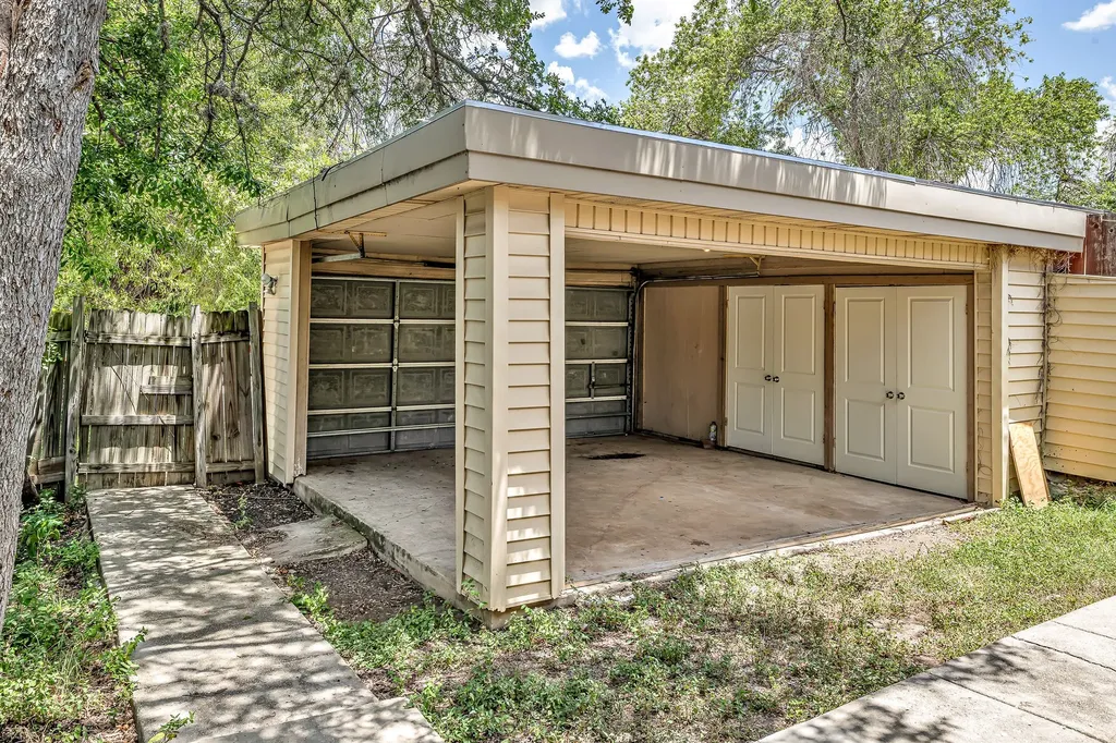 1325 Bayou Drive San Antonio TX 78245