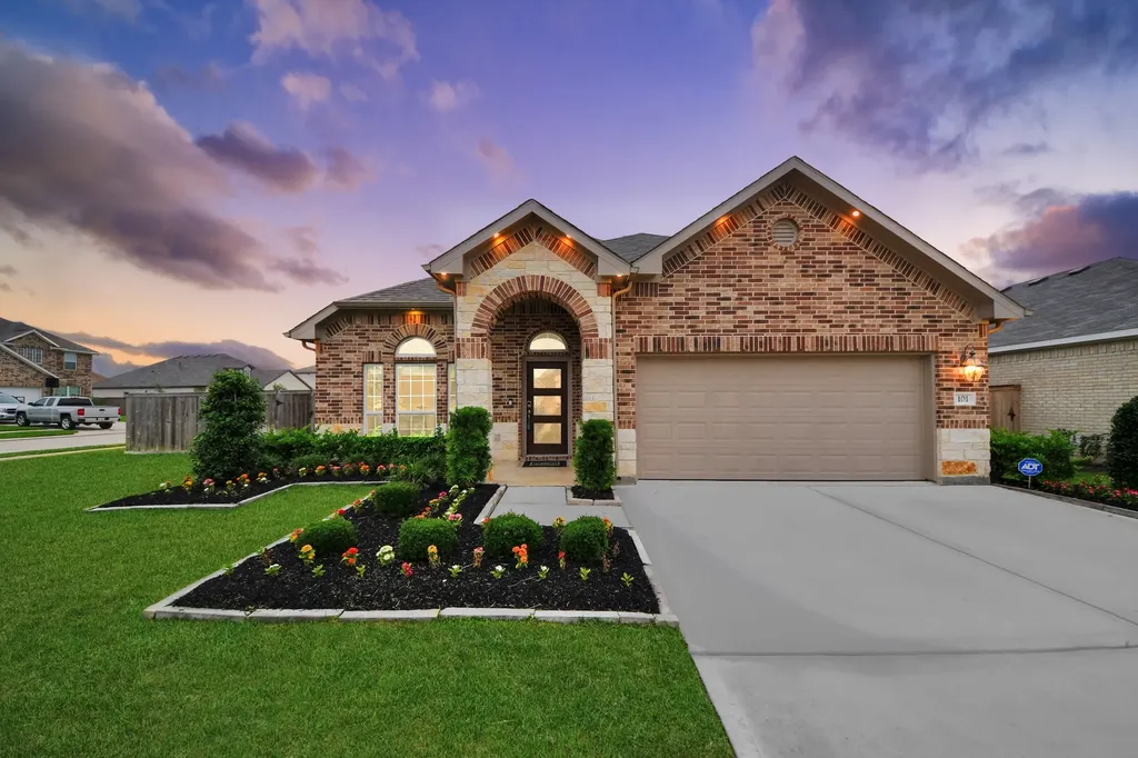 101 Bayou Bend Court Angleton TX 77515