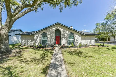 2011 N Palm Court Pasadena TX 77502