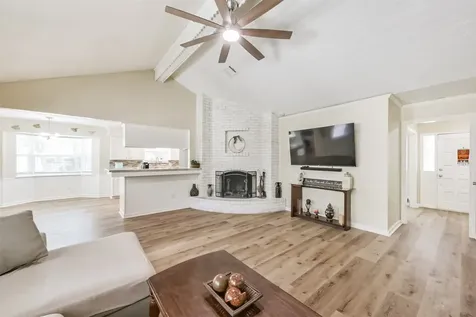 2011 N Palm Court Pasadena TX 77502