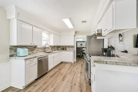 2011 N Palm Court Pasadena TX 77502