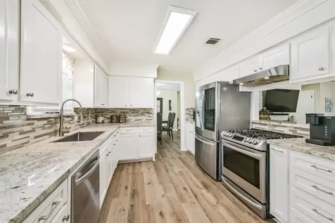2011 N Palm Court Pasadena TX 77502