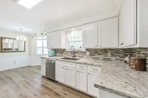 2011 N Palm Court Pasadena TX 77502