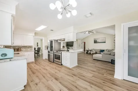 2011 N Palm Court Pasadena TX 77502