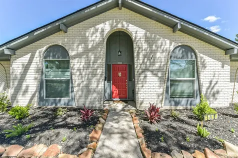 2011 N Palm Court Pasadena TX 77502
