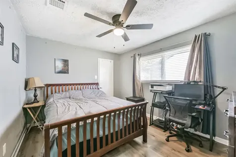 2011 N Palm Court Pasadena TX 77502
