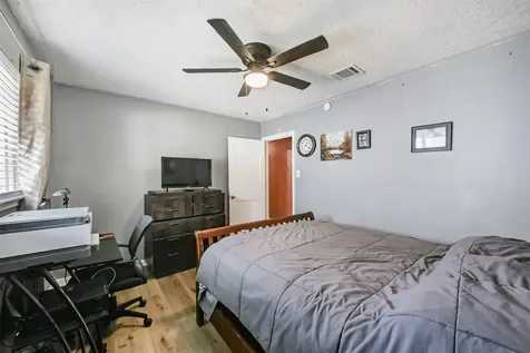 2011 N Palm Court Pasadena TX 77502