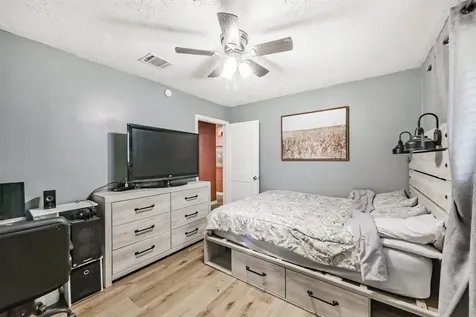 2011 N Palm Court Pasadena TX 77502