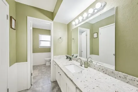 2011 N Palm Court Pasadena TX 77502