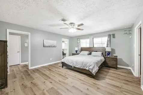 2011 N Palm Court Pasadena TX 77502