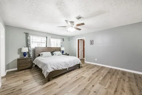 2011 N Palm Court Pasadena TX 77502