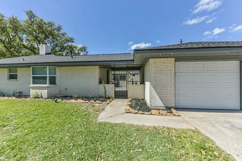 2011 N Palm Court Pasadena TX 77502