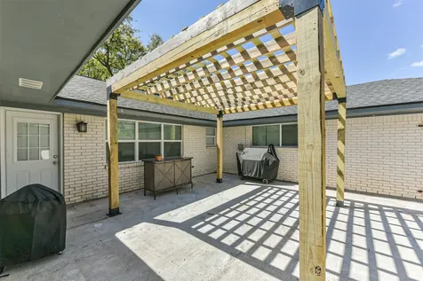 2011 N Palm Court Pasadena TX 77502