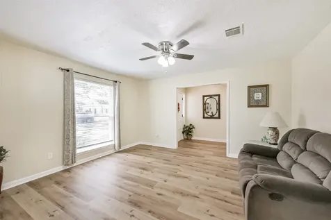 2011 N Palm Court Pasadena TX 77502