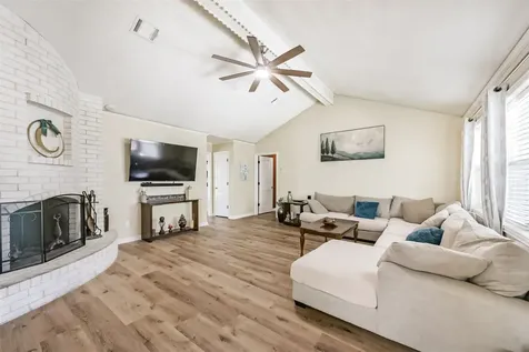 2011 N Palm Court Pasadena TX 77502