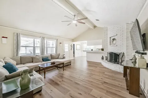 2011 N Palm Court Pasadena TX 77502