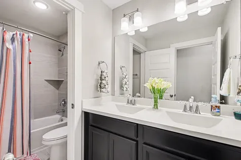 2007 Tarfite Place Houston TX 77077