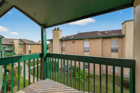 1516 Bay Area Boulevard H10 Houston TX 77058