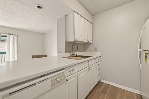 1516 Bay Area Boulevard H10 Houston TX 77058