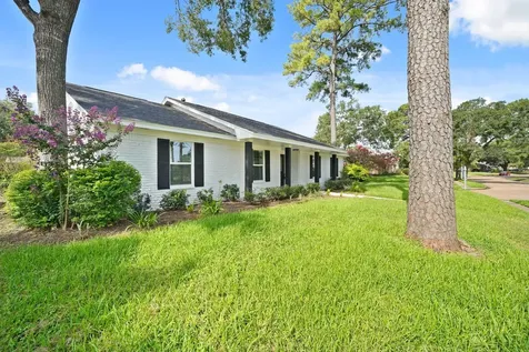 5943 Greenmont Drive Houston TX 77092
