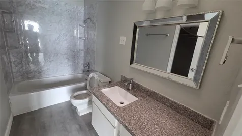 18800 Egret Bay Boulevard 106 Houston TX 77058