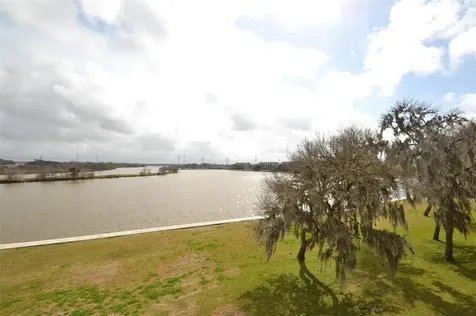 18800 Egret Bay Boulevard 106 Houston TX 77058