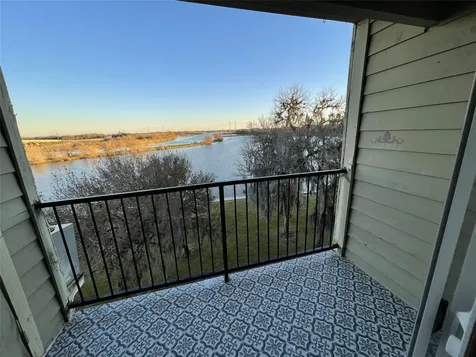 18800 Egret Bay Boulevard 106 Houston TX 77058