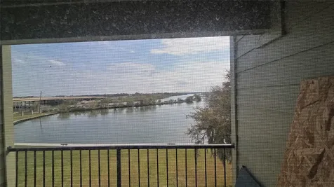 18800 Egret Bay Boulevard 106 Houston TX 77058