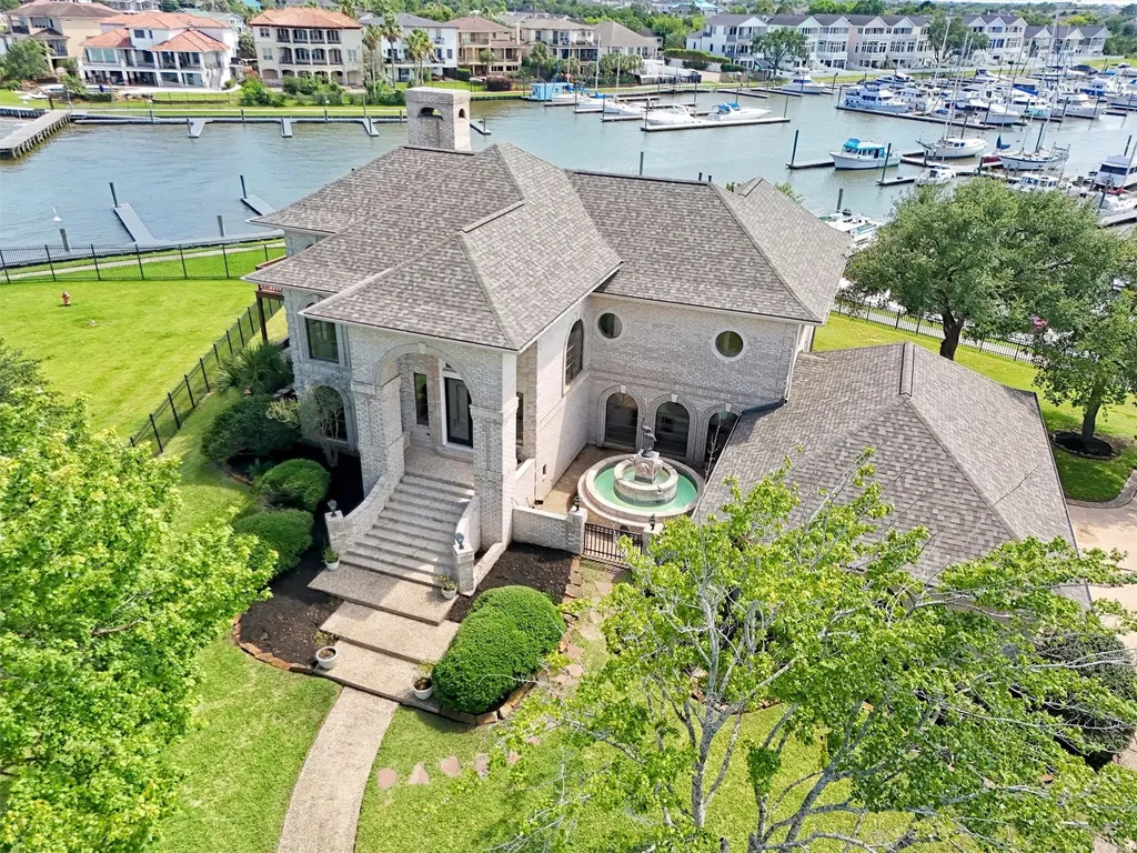 107 Twin Oaks Way Kemah TX 77565