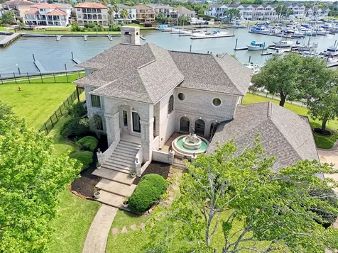 107 Twin Oaks Way Kemah TX 77565