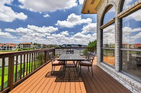 107 Twin Oaks Way Kemah TX 77565