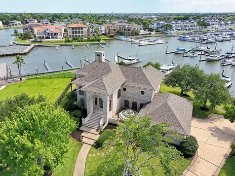 107 Twin Oaks Way Kemah TX 77565