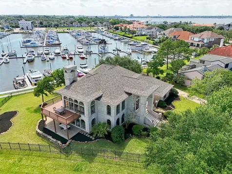107 Twin Oaks Way Kemah TX 77565