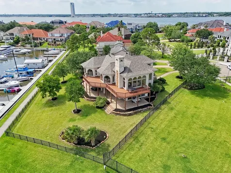 107 Twin Oaks Way Kemah TX 77565
