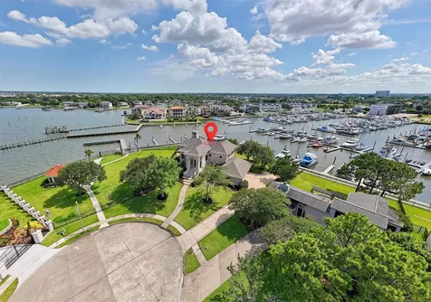 107 Twin Oaks Way Kemah TX 77565