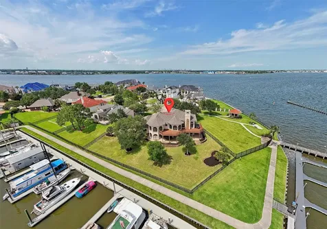107 Twin Oaks Way Kemah TX 77565
