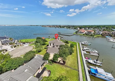107 Twin Oaks Way Kemah TX 77565