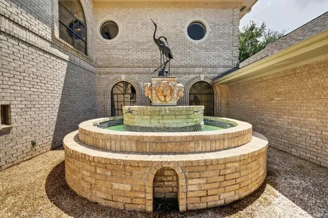 107 Twin Oaks Way Kemah TX 77565