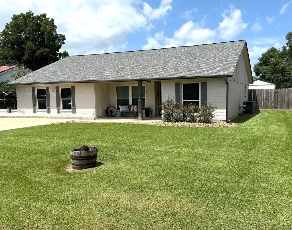 1407 Avenue F Danbury TX 77534