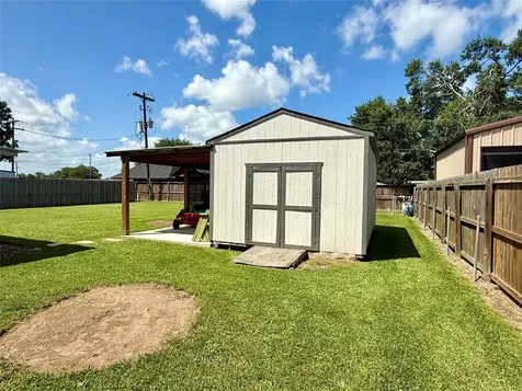 1407 Avenue F Danbury TX 77534