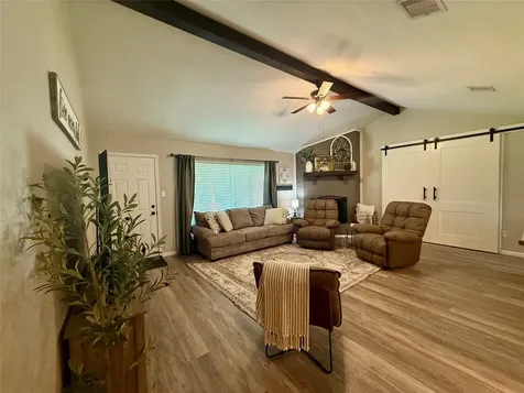 1407 Avenue F Danbury TX 77534