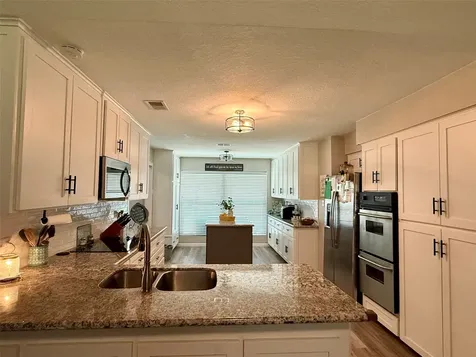 1407 Avenue F Danbury TX 77534