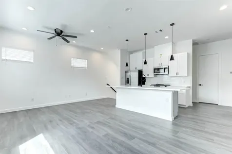 6013 Beall Street Houston TX 77091