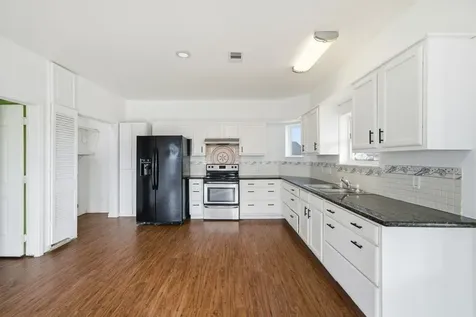 4110 Liberty Drive Galveston TX 77554