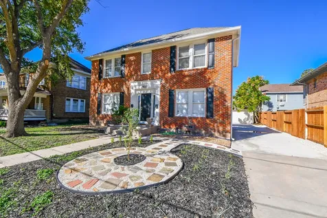 1632 Bonnie Brae Street B Houston TX 77006