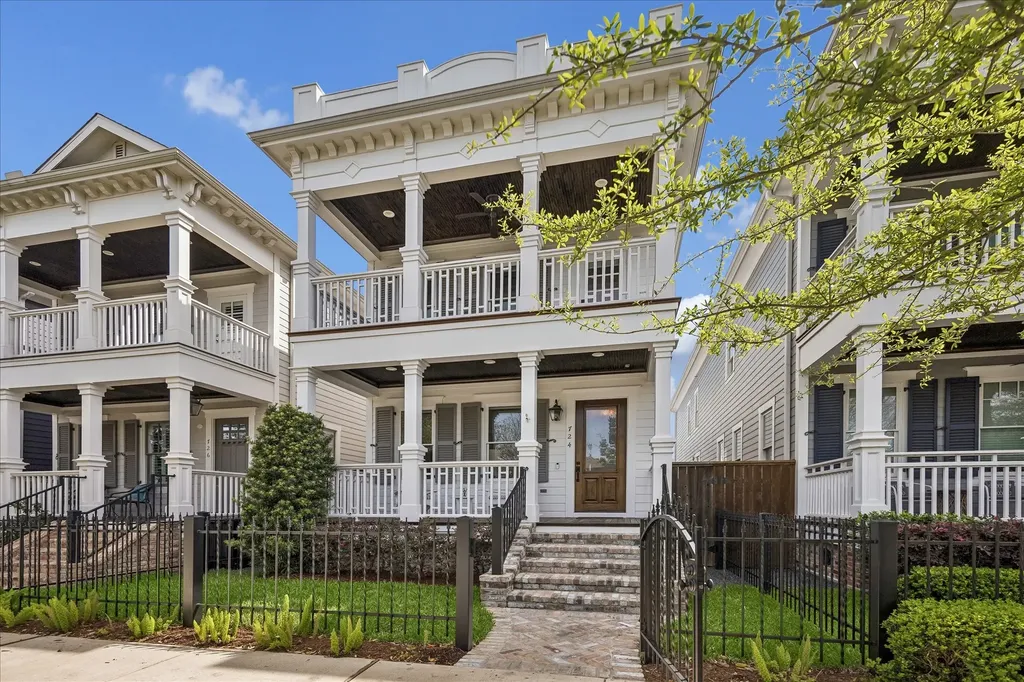 724 Ashland Street Houston TX 77007