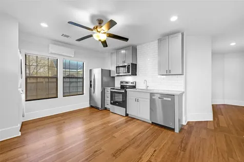 1633 Fourcade Street A Houston TX 77023