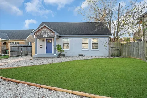 1633 Fourcade Street A Houston TX 77023